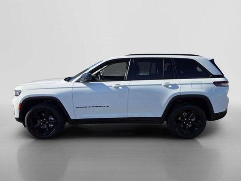 Used 2023 Jeep Grand Cherokee Limited w/ Black Appearance Package AWD/4WD image 2