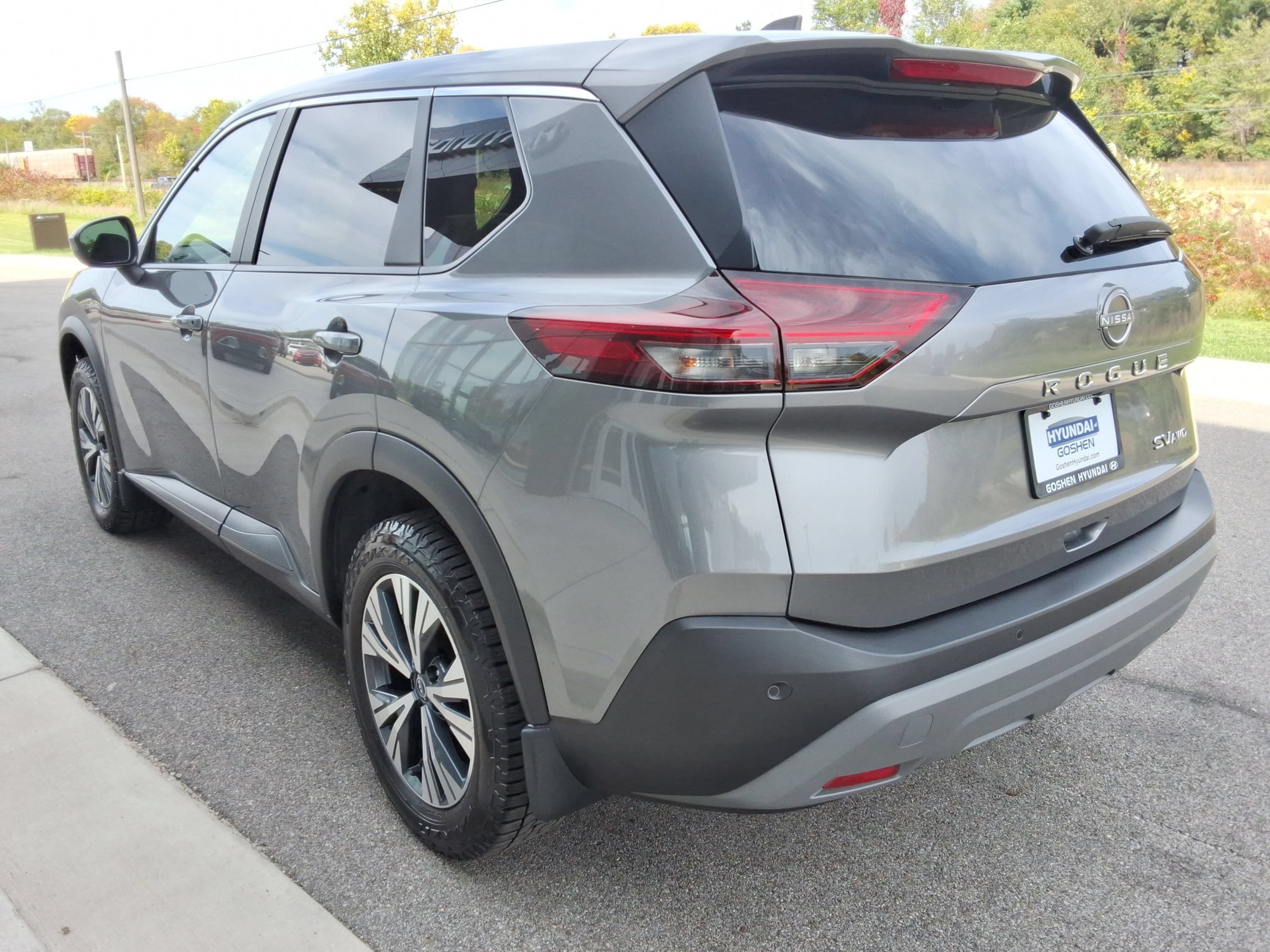 Used 2023 Nissan Rogue SV AWD/4WD image 11