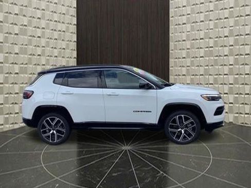 Certified 2025 Jeep Compass Limited w/ Elite Group AWD/4WD image 3