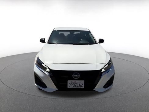 Used 2025 Nissan Altima 2.5 SV FWD image 4