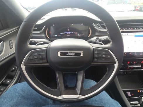 Used 2023 Jeep Grand Cherokee L Limited w/ Luxury Tech Group II AWD/4WD image 41