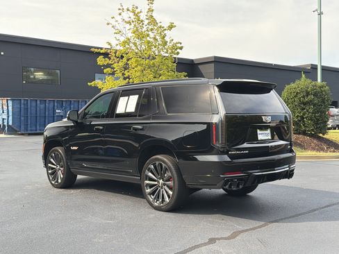 Used 2025 Cadillac Escalade V AWD/4WD image 16