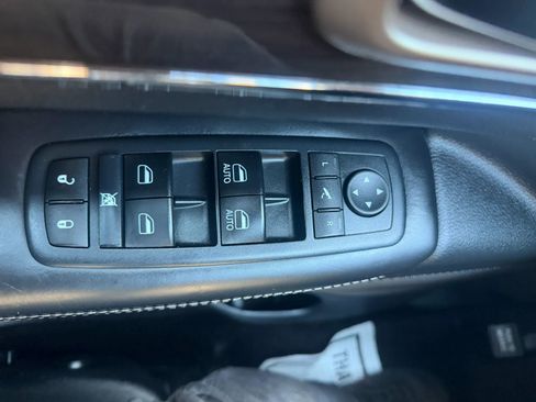Used 2017 Jeep Grand Cherokee Overland AWD/4WD image 20