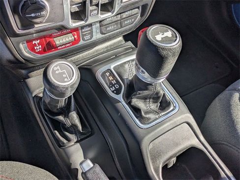 Used 2025 Jeep Wrangler Unlimited Rubicon image 21