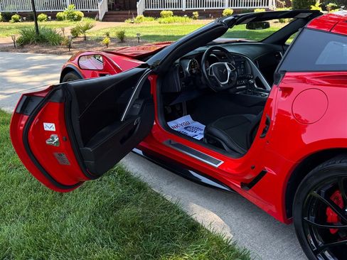 Used 2019 Chevrolet Corvette Grand Sport w/ Carbon Flash Badge Package RWD image 41