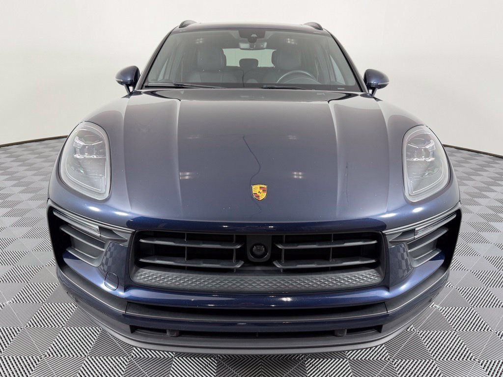 Certified 2023 Porsche Macan AWD/4WD image 9