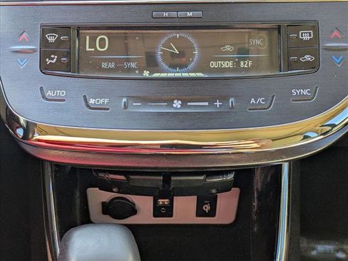 Used 2017 Toyota Avalon Limited image 9