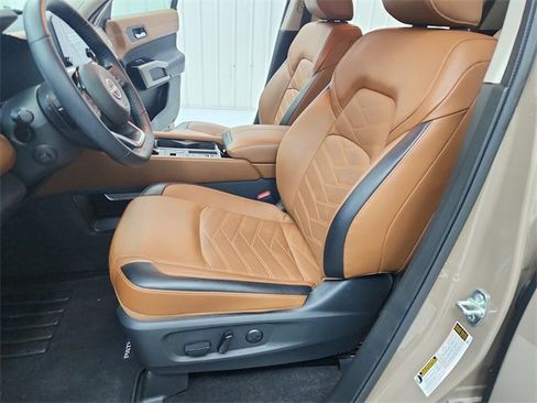 Used 2024 Nissan Pathfinder Platinum w/ Cargo Package image 19