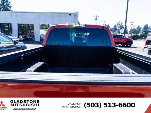 Used 2017 Toyota Tacoma TRD Off-Road w/ Tow Package AWD/4WD image 8