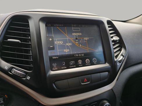 Used 2015 Jeep Cherokee Limited AWD/4WD image 11