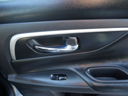 Used 2017 Nissan Altima 2.5 SL w/ Moonroof Package image 28