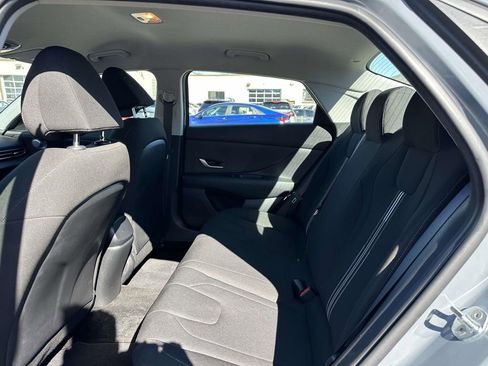 Used 2023 Hyundai Elantra SEL FWD image 9