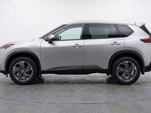 Used 2025 Nissan Rogue SV image 5