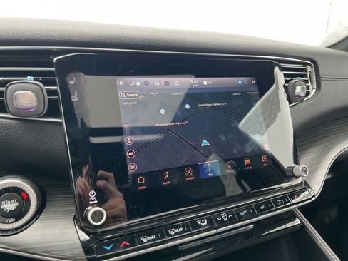 Used 2023 Jeep Wagoneer L Series III w/ Premium Group I image 13