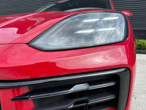 Certified 2025 Porsche Cayenne S AWD/4WD image 9