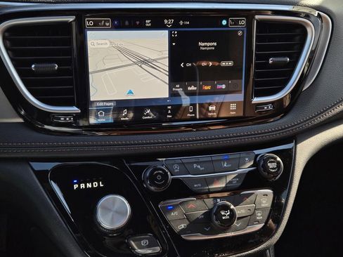 New 2026 Chrysler Pacifica Pinnacle image 18