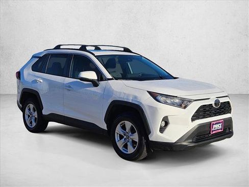 Used 2020 Toyota RAV4 XLE image 3