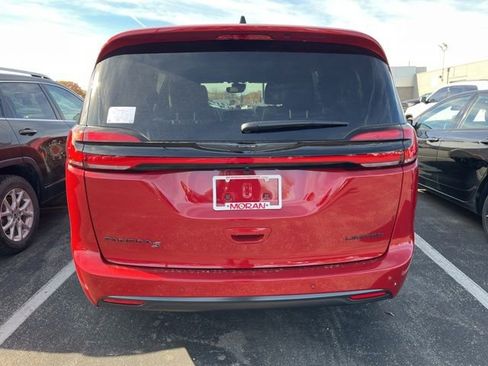 New 2026 Chrysler Pacifica Limited w/ S Appearance Package image 5