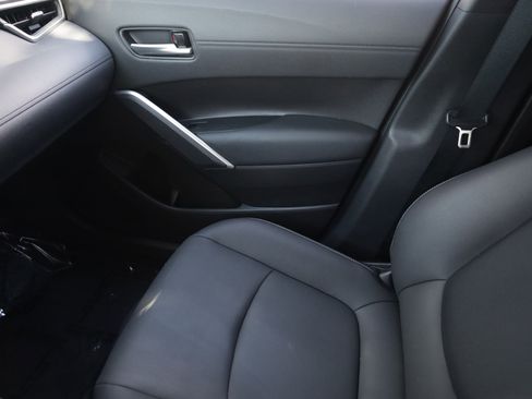 Used 2022 Toyota Corolla Cross XLE w/ Convenience Package FWD image 12