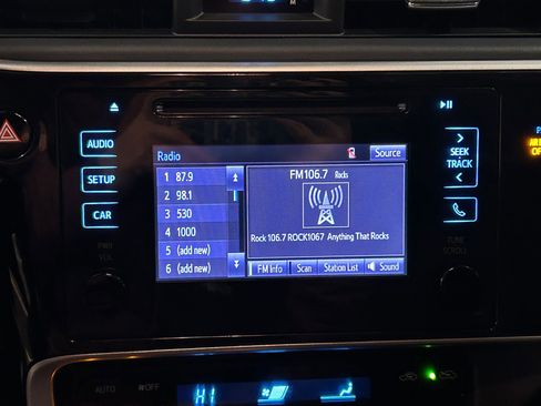 Used 2019 Toyota Corolla SE image 19