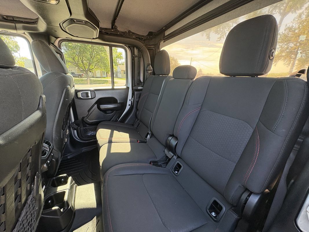 Used 2020 Jeep Gladiator Rubicon AWD/4WD image 29
