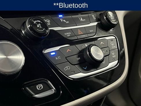 Used 2017 Chrysler Pacifica Touring-L Plus w/ Advanced Safetytec Group image 9