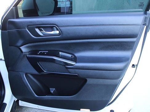 Used 2022 Nissan Pathfinder SV FWD image 21