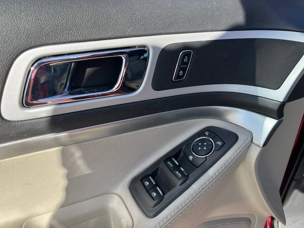 Used 2012 Ford Explorer XLT FWD image 9
