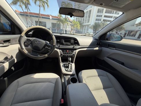 Used 2017 Hyundai Elantra SE FWD image 10