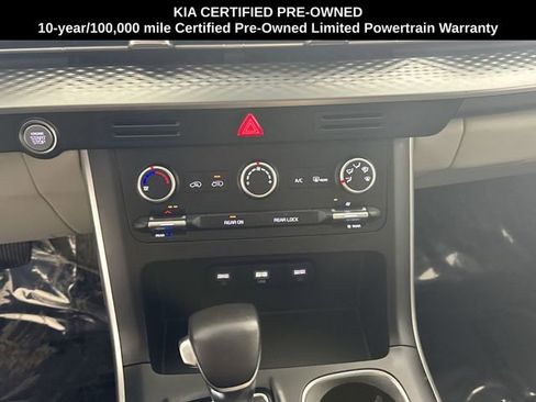 Certified 2023 Kia Carnival LX image 8