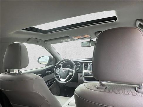 Used 2014 Toyota Highlander Limited image 22