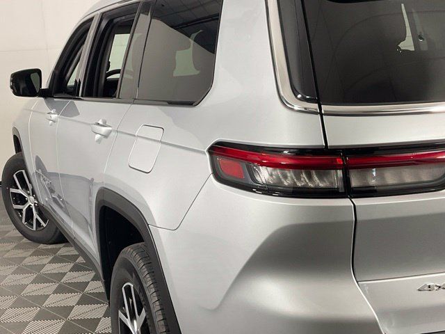 Used 2023 Jeep Grand Cherokee L Limited AWD/4WD image 35