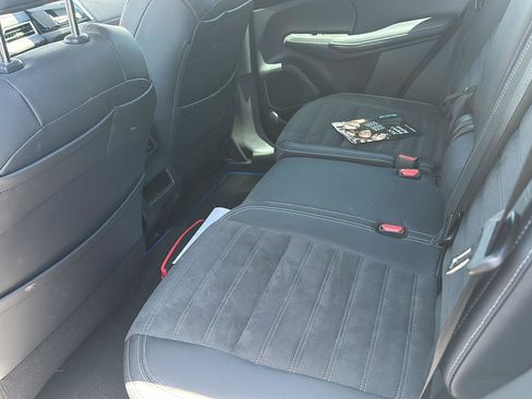 Used 2023 Mitsubishi Outlander 4WD Plug-In Hybrid image 5