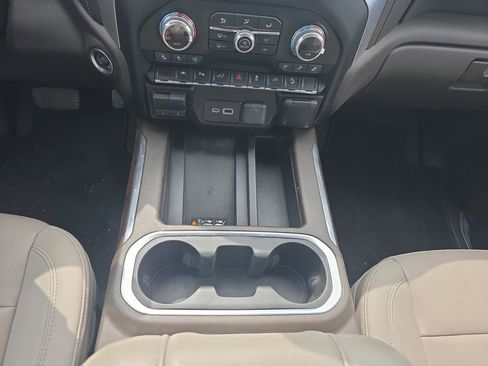 Used 2022 GMC Sierra 1500 SLT w/ SLT Premium Plus Package AWD/4WD image 13