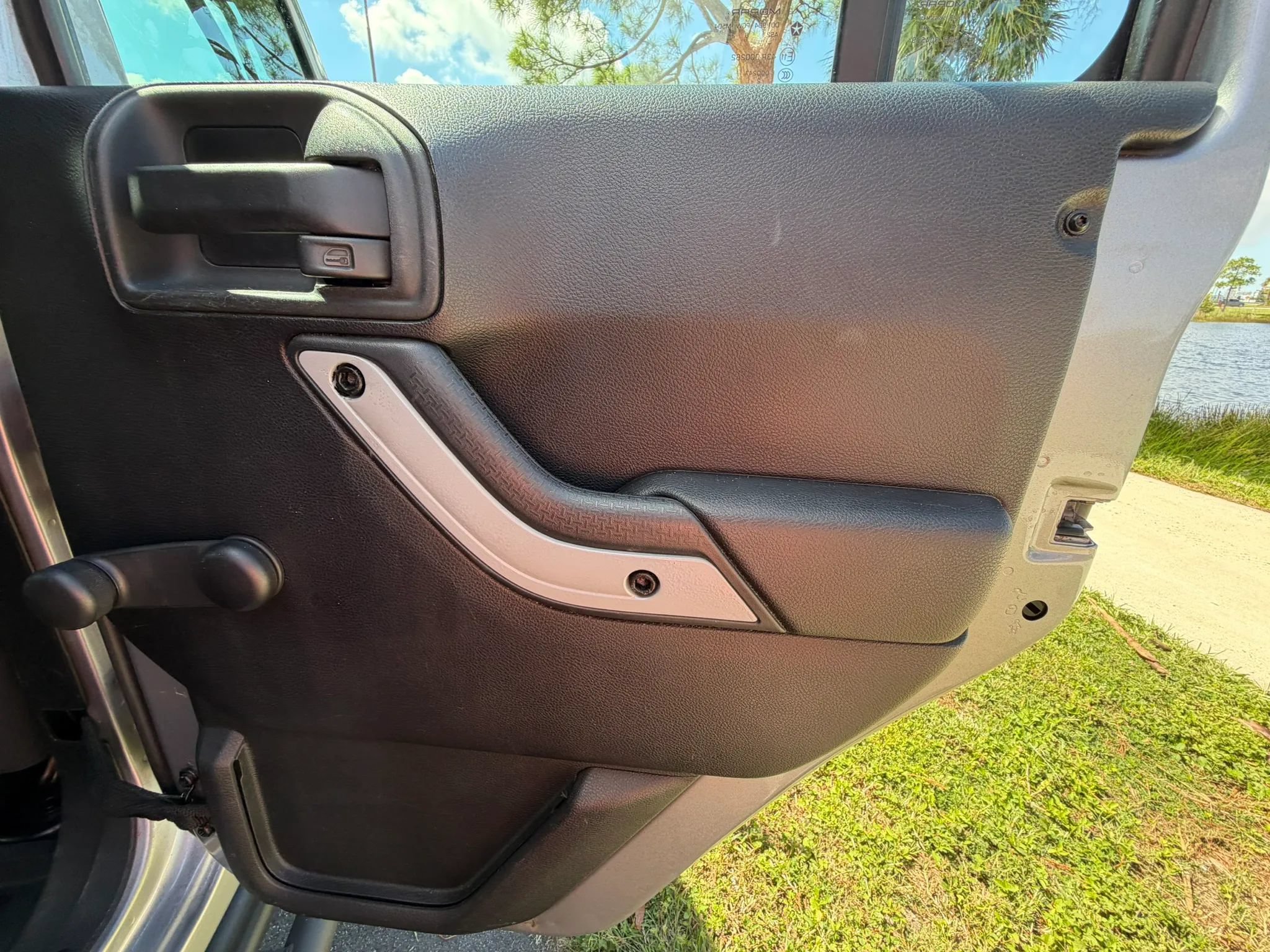 Used 2016 Jeep Wrangler Unlimited Sport w/ Connectivity Group AWD/4WD image 17