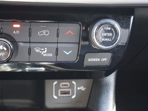 Used 2025 Jeep Compass Latitude w/ Sun & Sound Group image 29