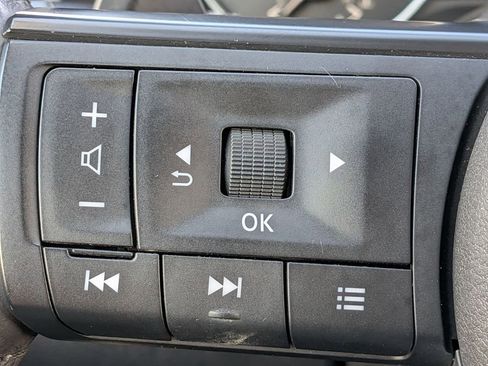 Used 2023 Nissan Rogue S AWD/4WD image 13