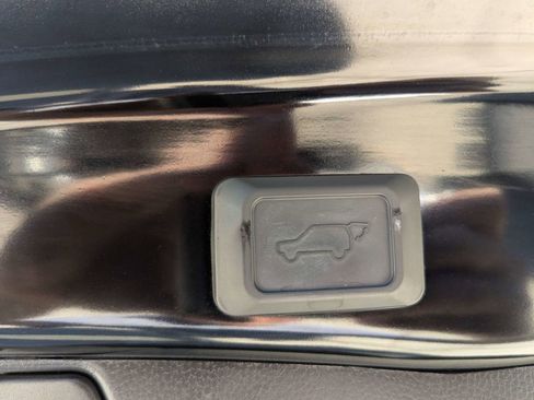 Used 2019 Toyota RAV4 XLE w/ Convenience Package image 14