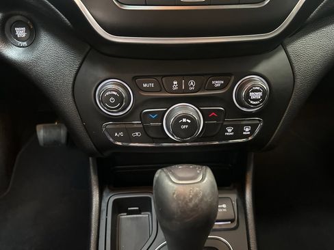 Used 2021 Jeep Cherokee Latitude Plus image 20