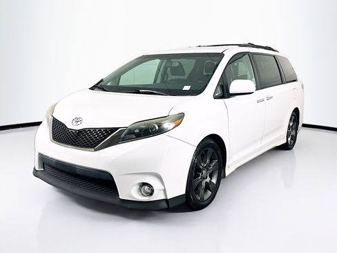Used 2015 Toyota Sienna SE FWD image 3