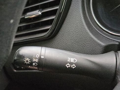 Used 2019 Nissan Rogue S FWD image 20