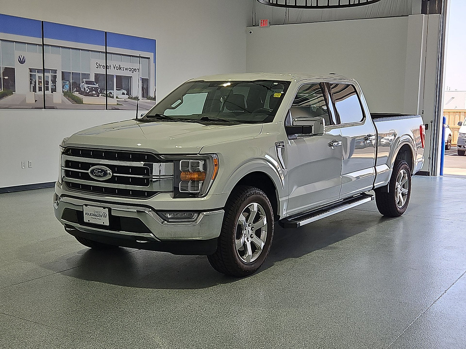 Used 2023 Ford F150 Lariat AWD/4WD image 4