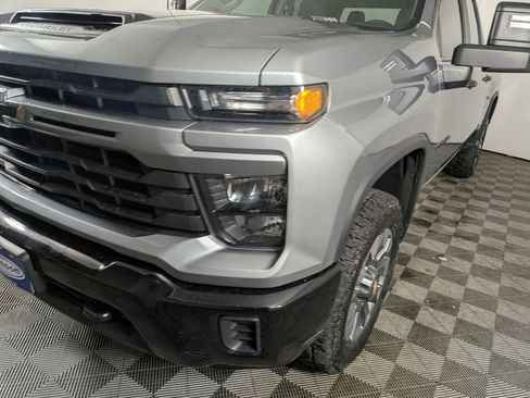 Used 2024 Chevrolet Silverado 2500 Custom w/ Custom Convenience Package image 12