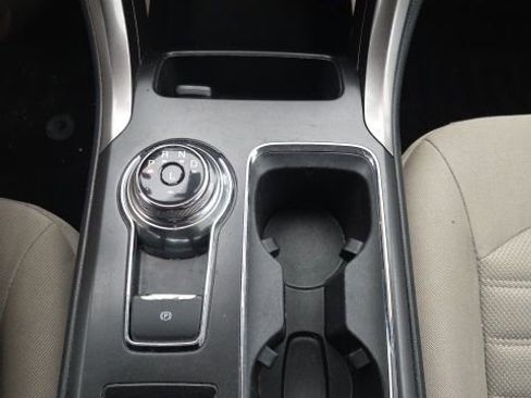 Used 2019 Ford Fusion SE image 18