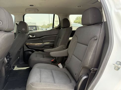 Used 2023 GMC Acadia SLE w/ Driver Convenience Package FWD image 18
