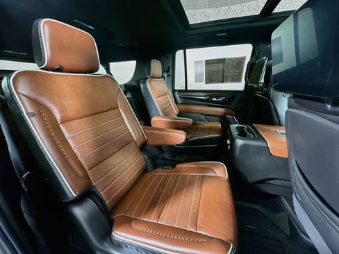 Used 2023 GMC Yukon XL Denali Ultimate AWD/4WD image 36