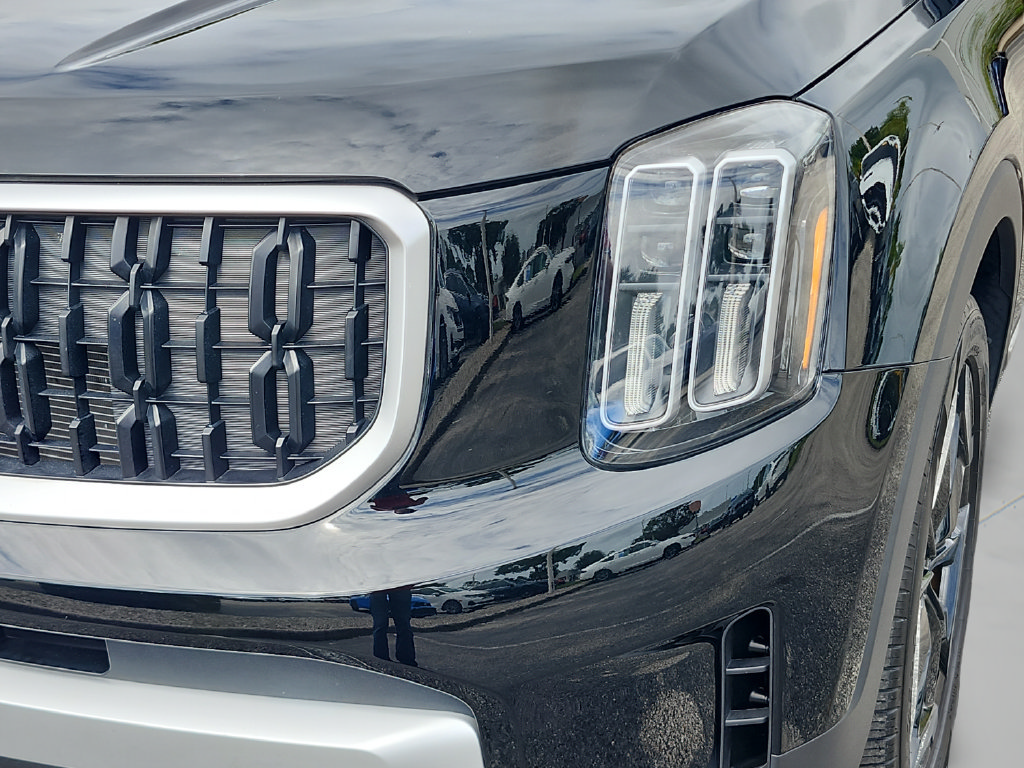 Used 2024 Kia Telluride EX w/ EX Captain's Chair Package FWD image 13