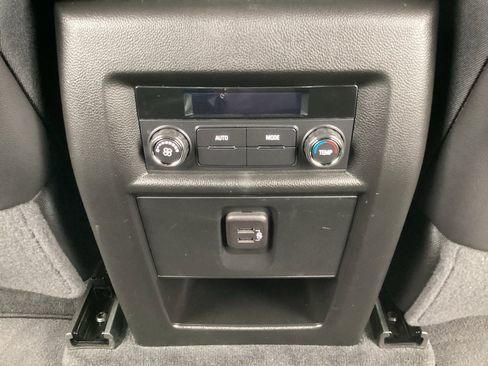 Used 2023 Chevrolet Traverse LT FWD image 30