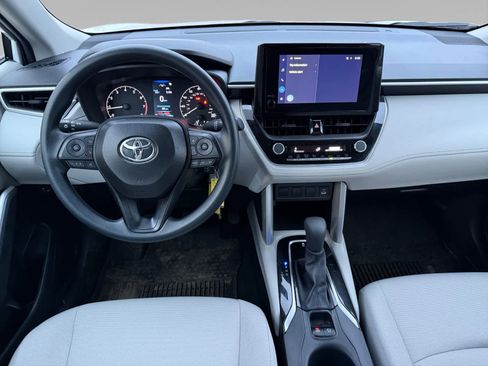 Used 2025 Toyota Corolla Cross L image 11
