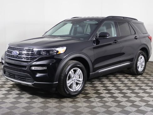 Used 2023 Ford Explorer XLT w/ Equipment Group 202A image 8